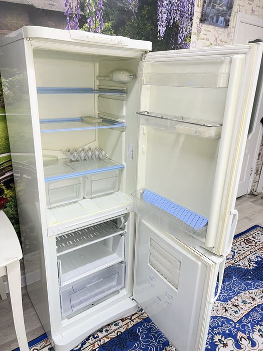 Продам Холодильник с Машинкой