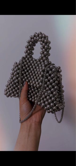 Сумка из бусин серебристая