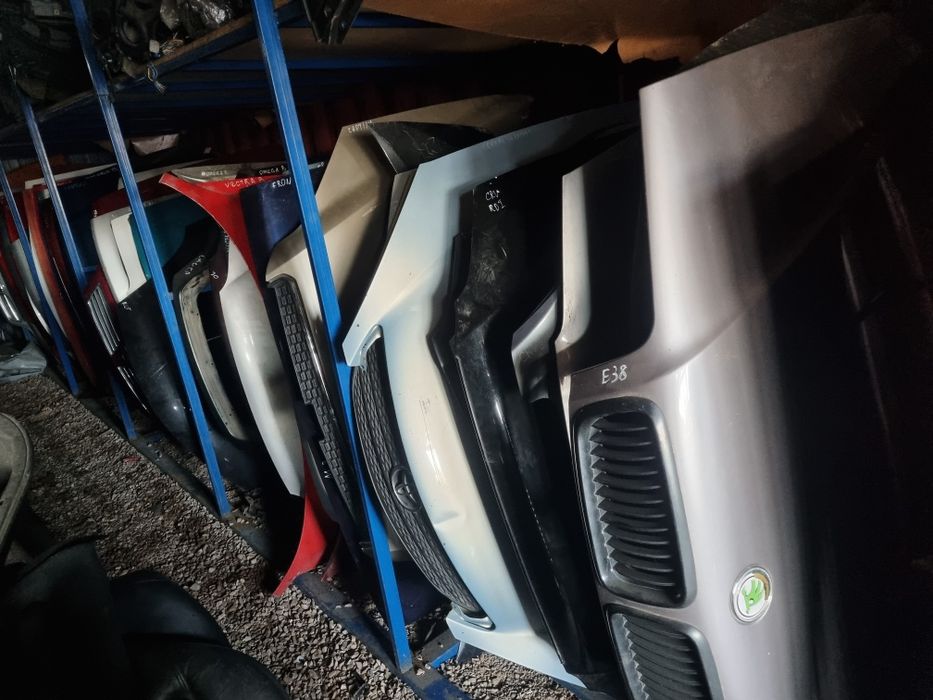 Капоты на разные авто.