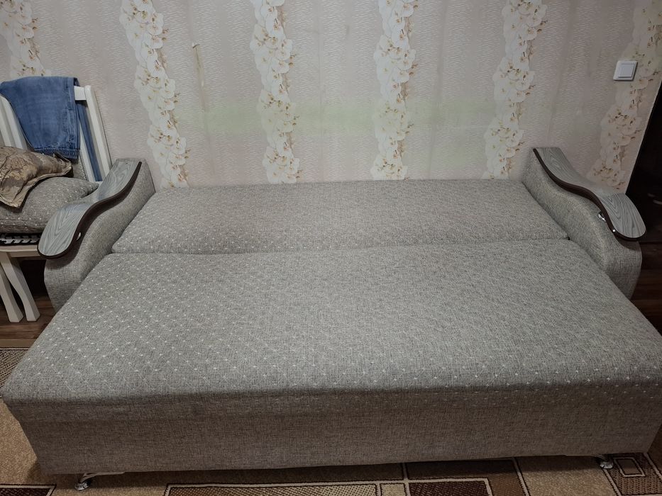 Продаем     Диван