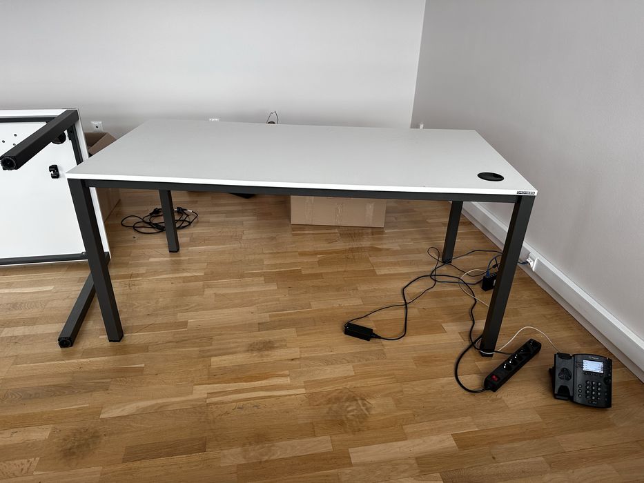 Офис бюро Dromeas – 165x80 см, метална регулируема основа