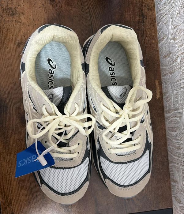 Продам кросовки новые asics