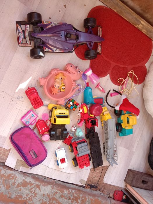 Игрушки разные для девочек и мальчиков