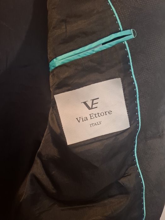 Sacou, vesta si cravata pentru evenimente elegante