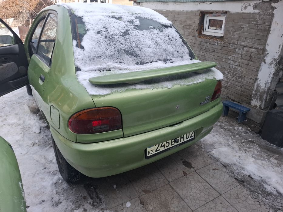 Продам  мазда  121