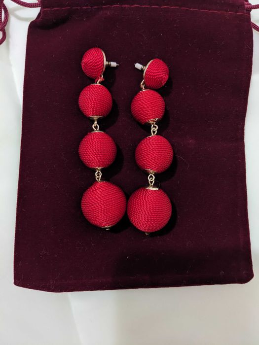 Cercei statement lungi, tip bilă, roșii, ca noi