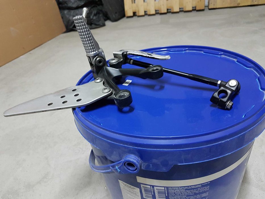 лява стойка и степенка скорости за Kawasaki ZX6r 2008