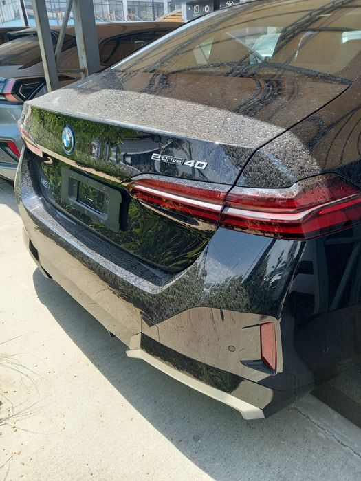 BMW i5 40L Dop opsion 2025 yil (710km)