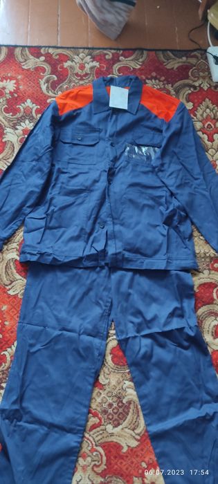 Продам два рабочих костюма