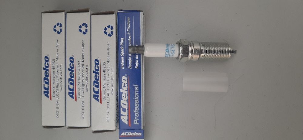 Свеча зажигания Малибу-2 турбо 2.0л AC DELCO комплект 4шт оригинал