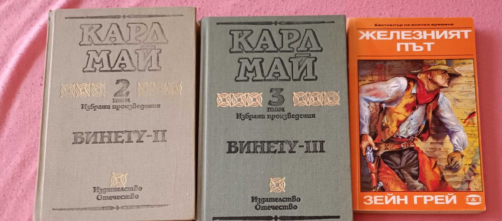 Детски и юношески книги в помощ на бездомни котки