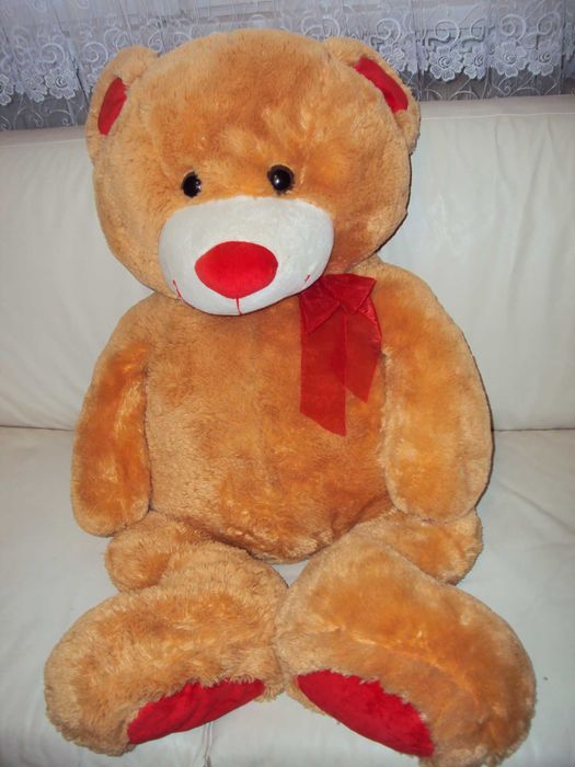 Плюшен голям мечок 114 см с червена панделка