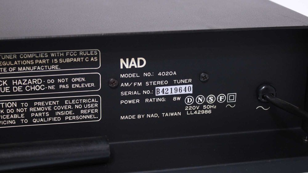 Tuner NAD 4020A.