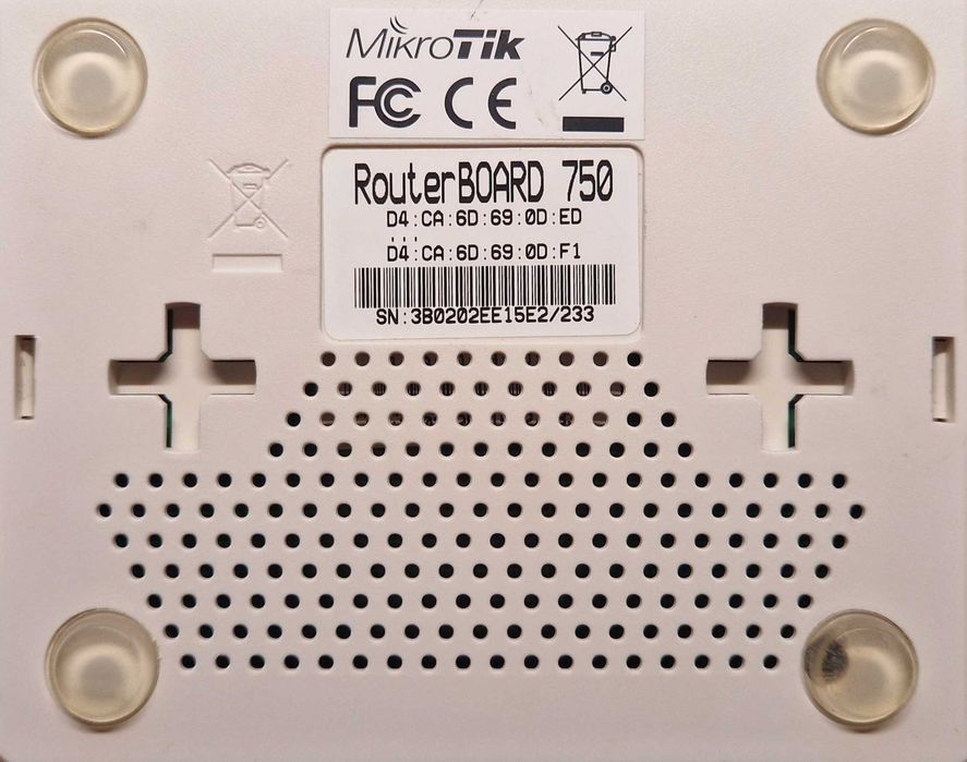 MikroTik RouterBOARD 750
