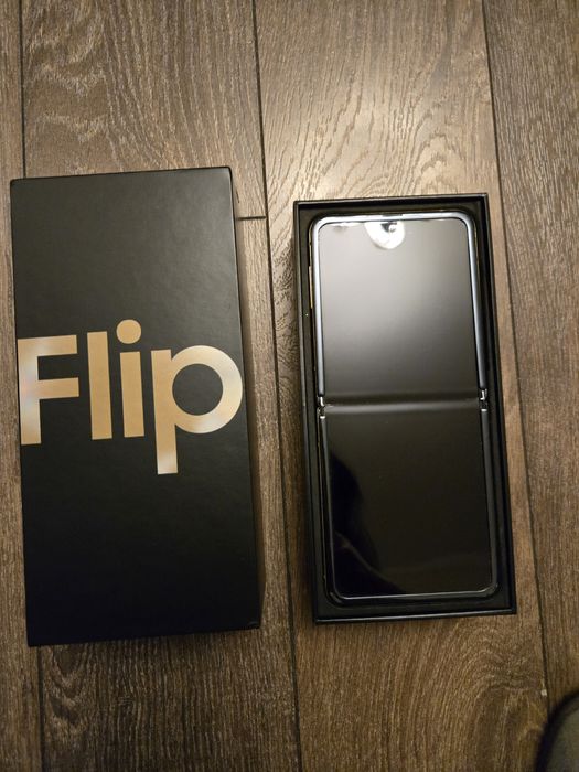 Мобилен телефон SAMSUNG GALAXY Z FLIP 256GB DS F700 Gold