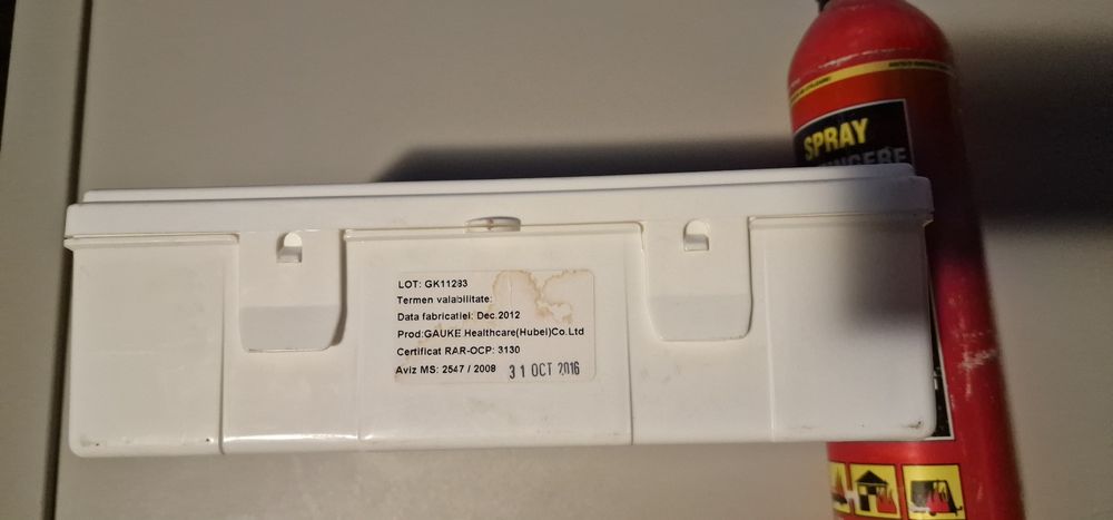 Set trusa auto: Trusa medicala + Extinctor (expirate)