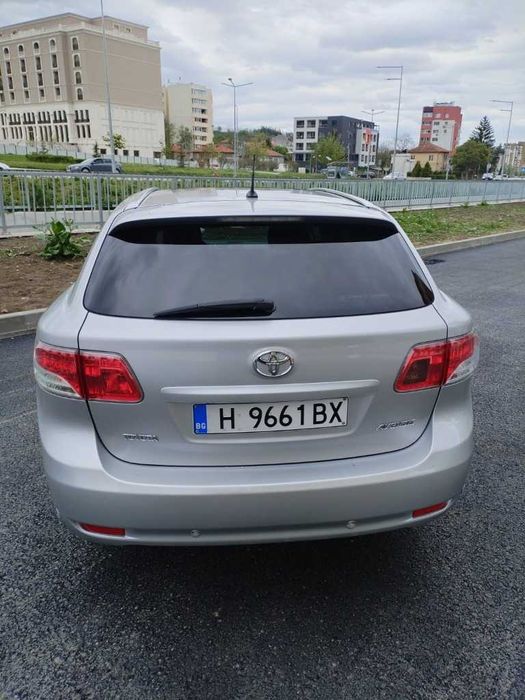 Продавам Тойота Авенсис Т27