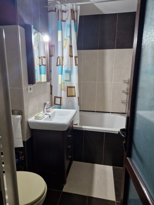 Inchiriez apartament 3 camere