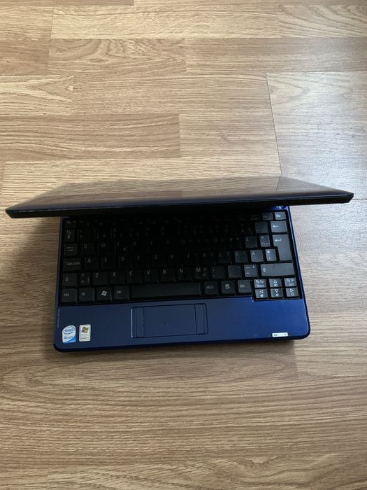 Mini Laptop Acer defect pentru piese .