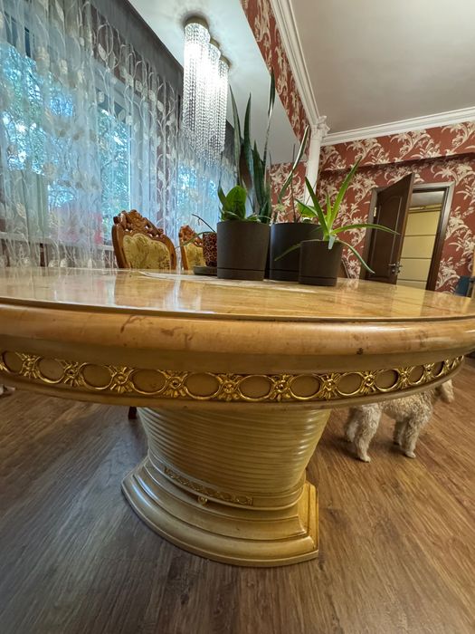 Стол для гостиной