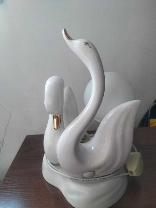 продам светильник в форме лебедя
