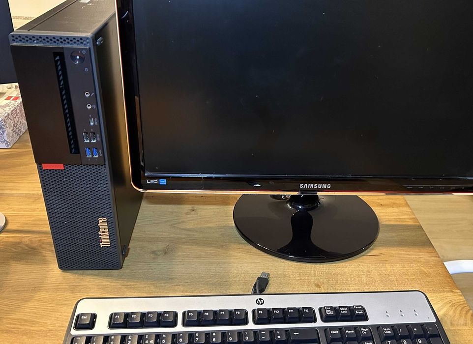 Desktop PC Lenovo ThinkCentre M920s SFF i3-8100