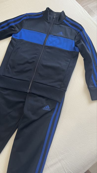 Продам детский костюм Adidas