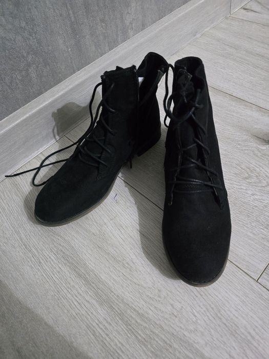 Замшевые ботинки