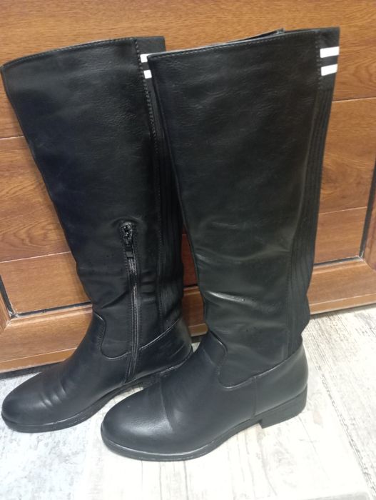 Високи ботуши черни и подарък чанта