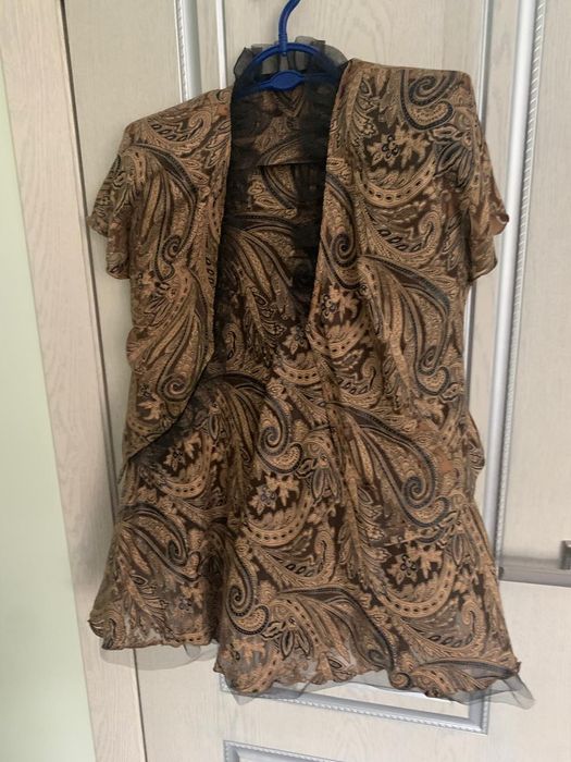 Продаётся костюм женский нарядный