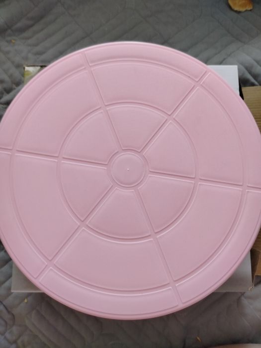 Вращающийся столик для торта