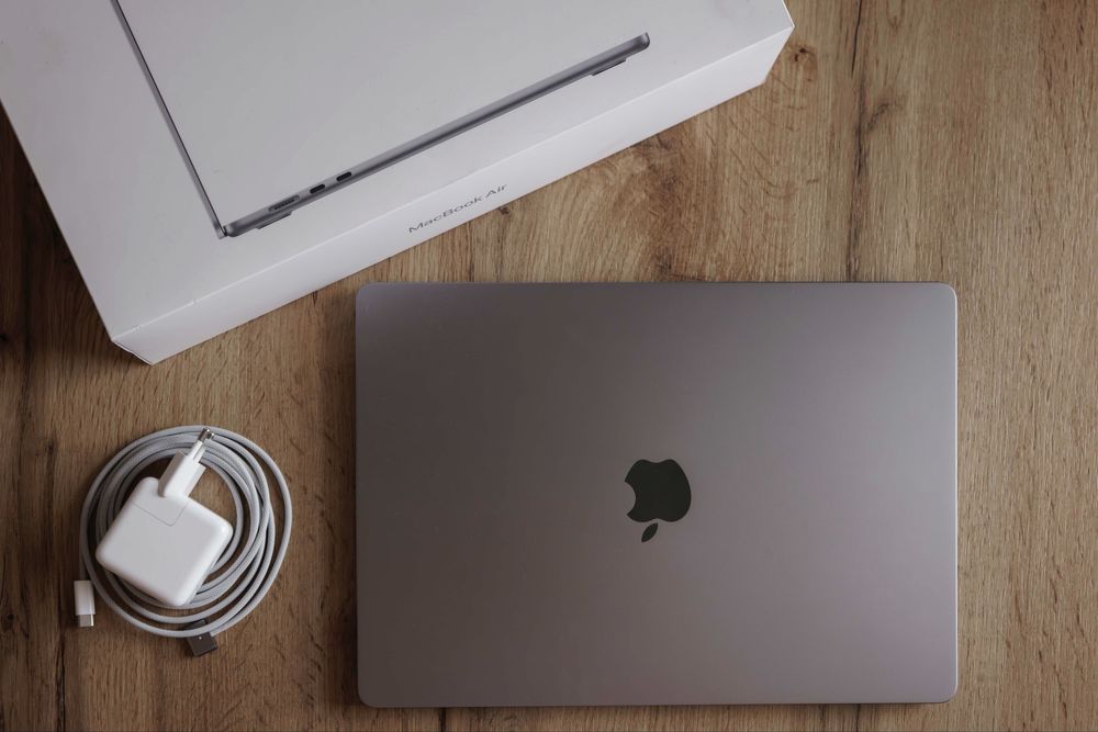 Macbook Air M2 15 inch Като Нов!