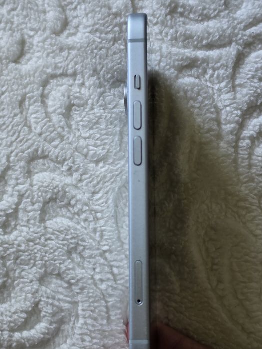 Iphone 15 albastru 128 gb 87% baterie spart pe spate