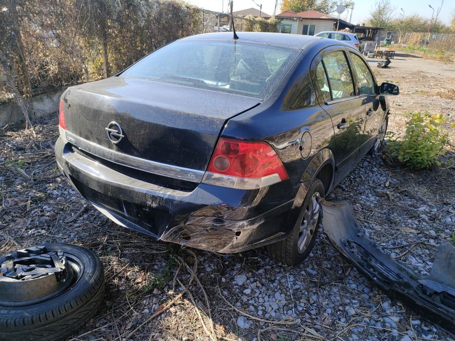 Продавам на части Опел Астра H 1.6i