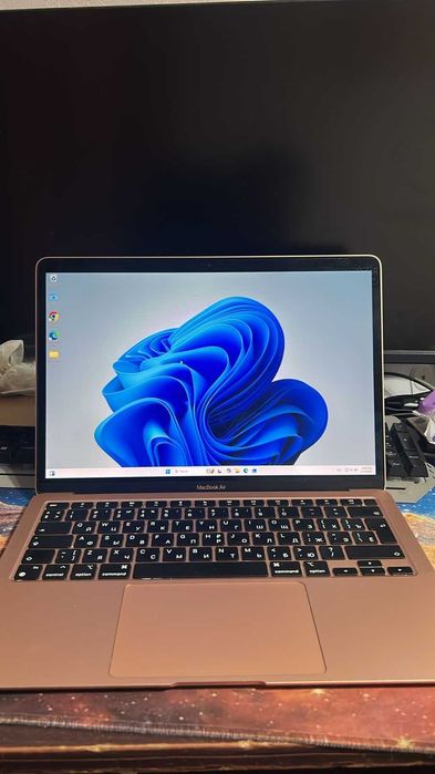 Макбук сатылады.