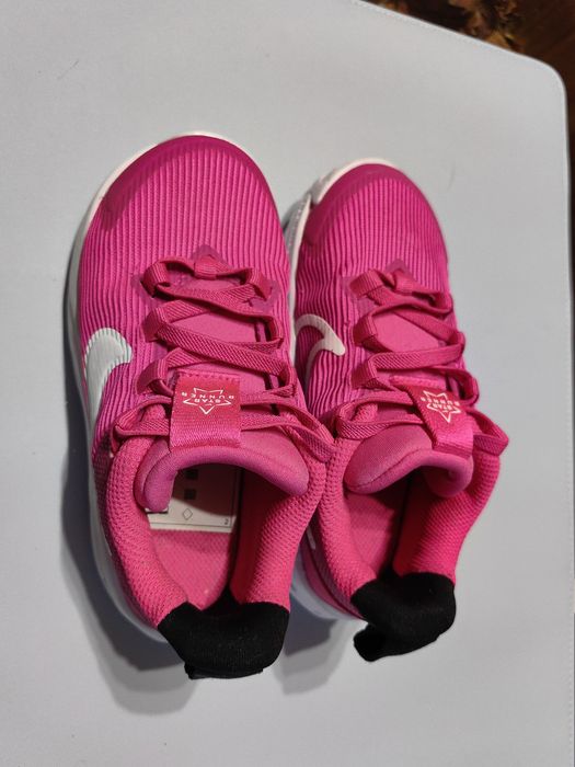 Vând Nike Star Runner 4 roz