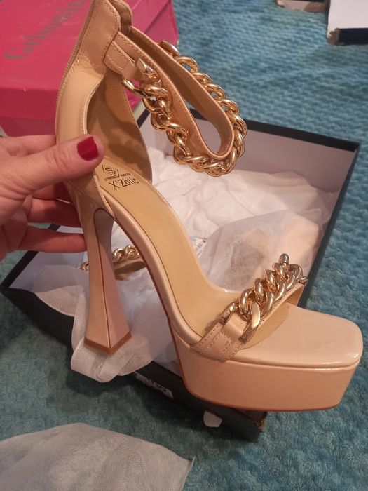 Продам туфли новые