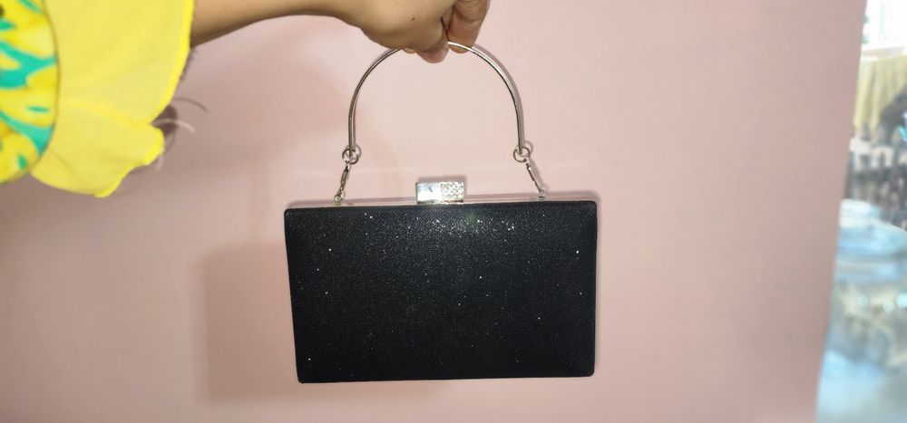 Красивая вечерняя сумочка