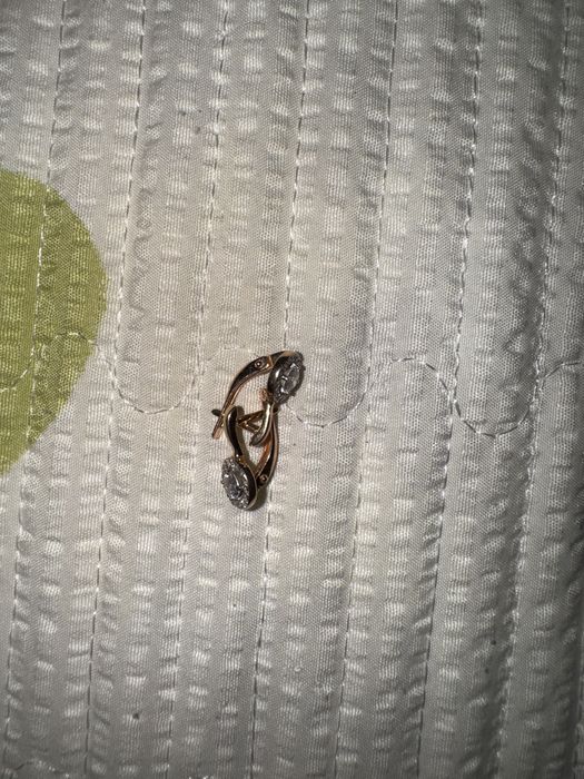 Продам золотые серьги (585 пробы)