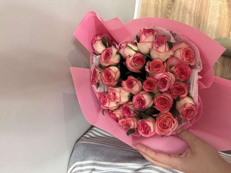Цветы розы розовые 27 штук