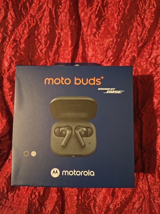 Чисто нови слушалки Moto buds