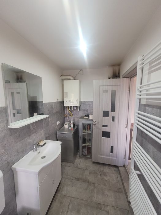 Vând casa în Pestisul Mare utilități și imbunatatiri