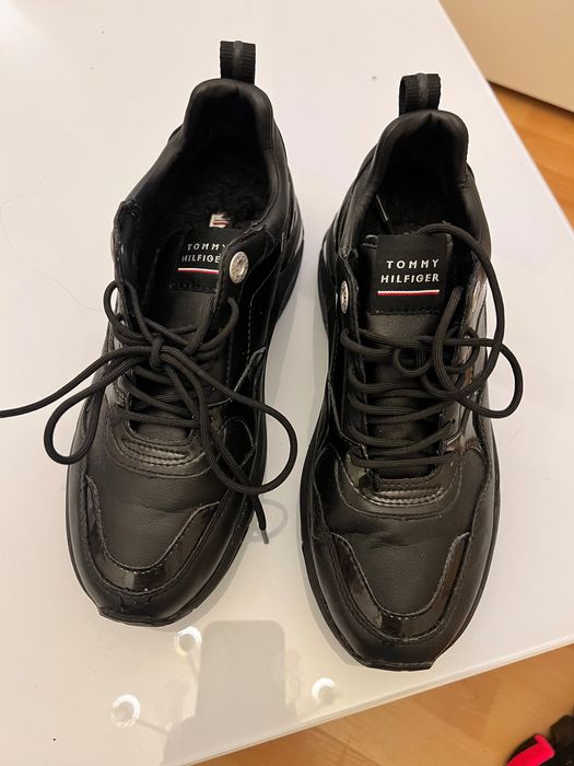 Adidași sneakers tommy hilfiger nr 38 dar vin pentru 37