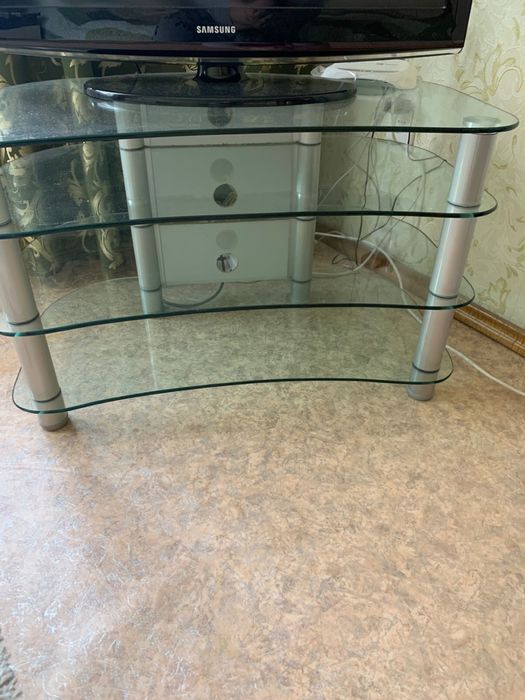 Продается столик стеклянный