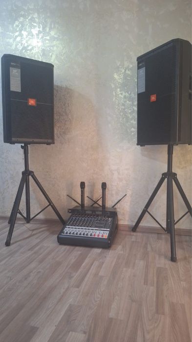 Музыкальная аппаратура с пультом