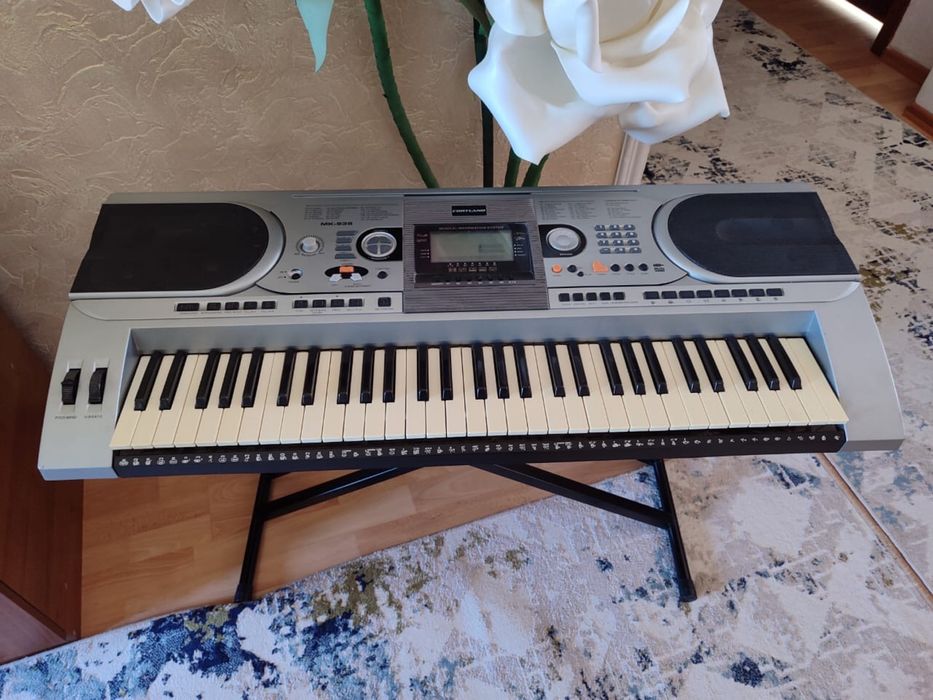 Продам СИНТЕЗАТОР МК 935 б/у Почти новый