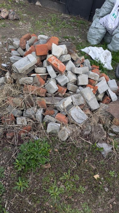 Отдам лом кирпича