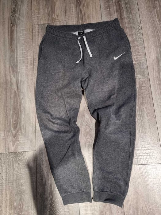Nike 100% оригинално долнище ( S )