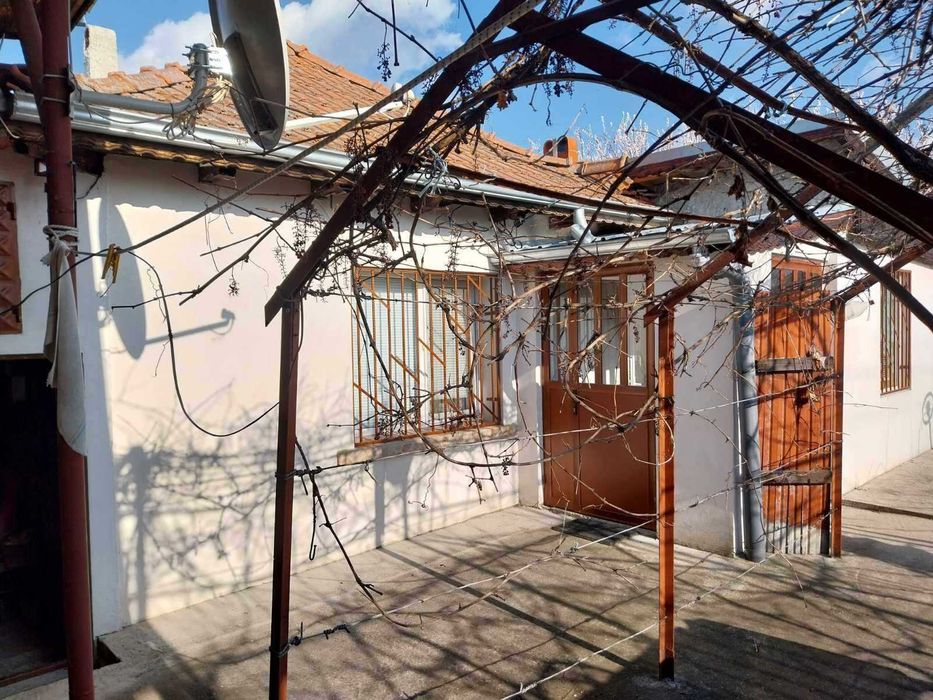 Продавам къща в с.Сърпово