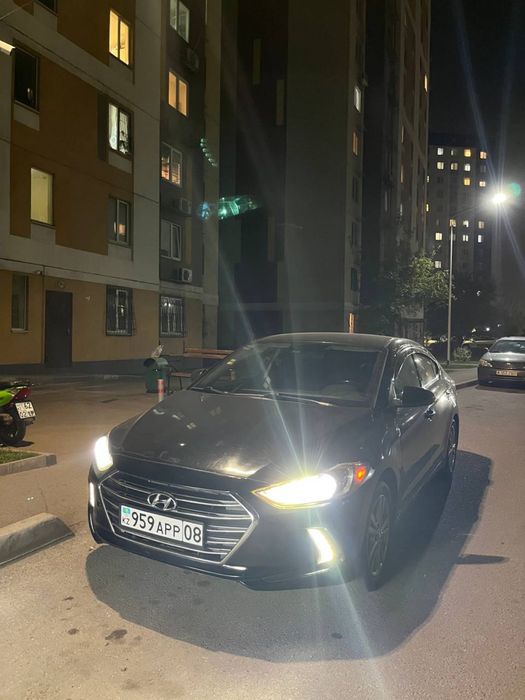 Hyundai Elantra 2017.